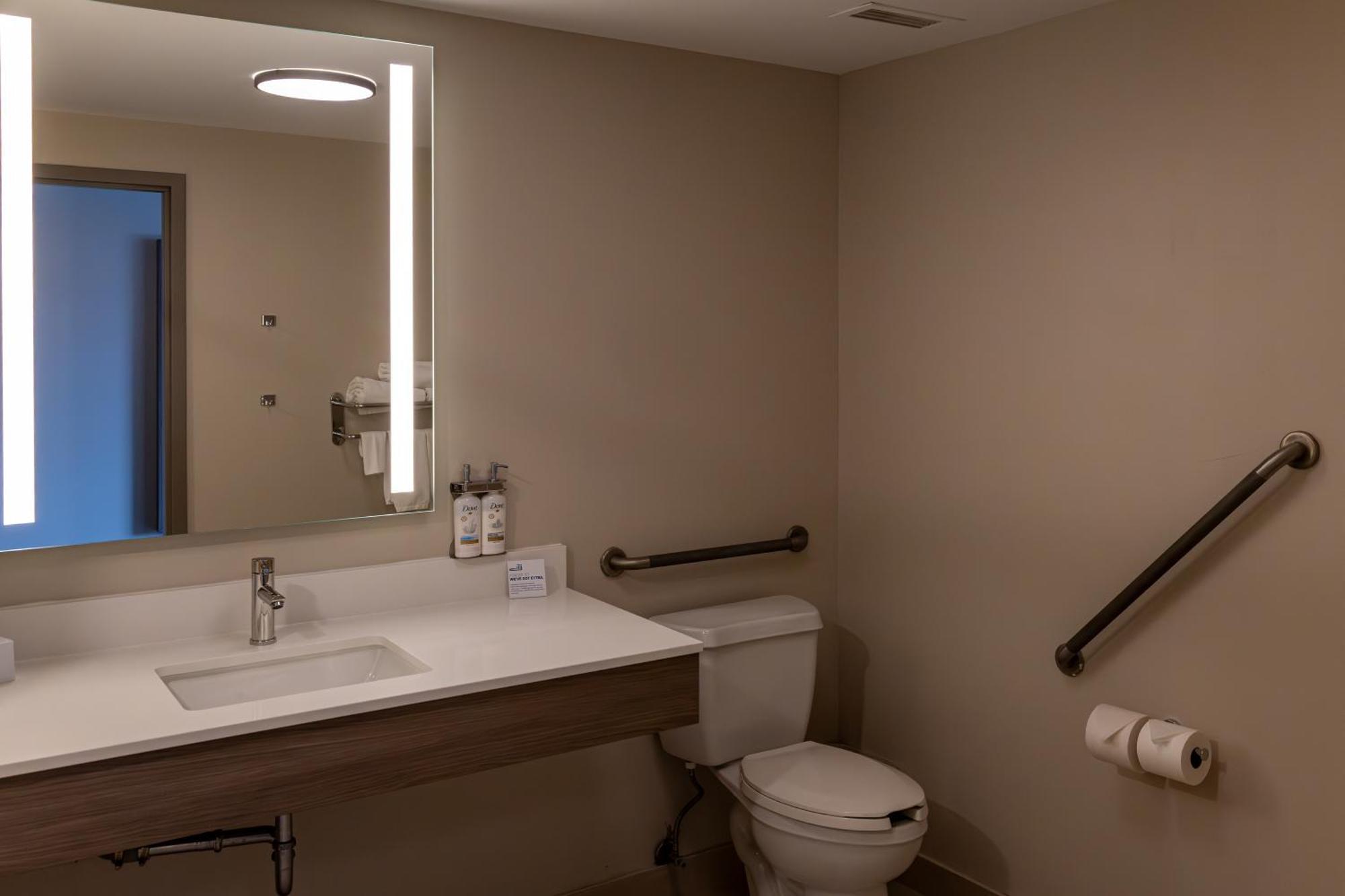 Holiday Inn Express Hotel & Suites Brockville By Ihg Esterno foto