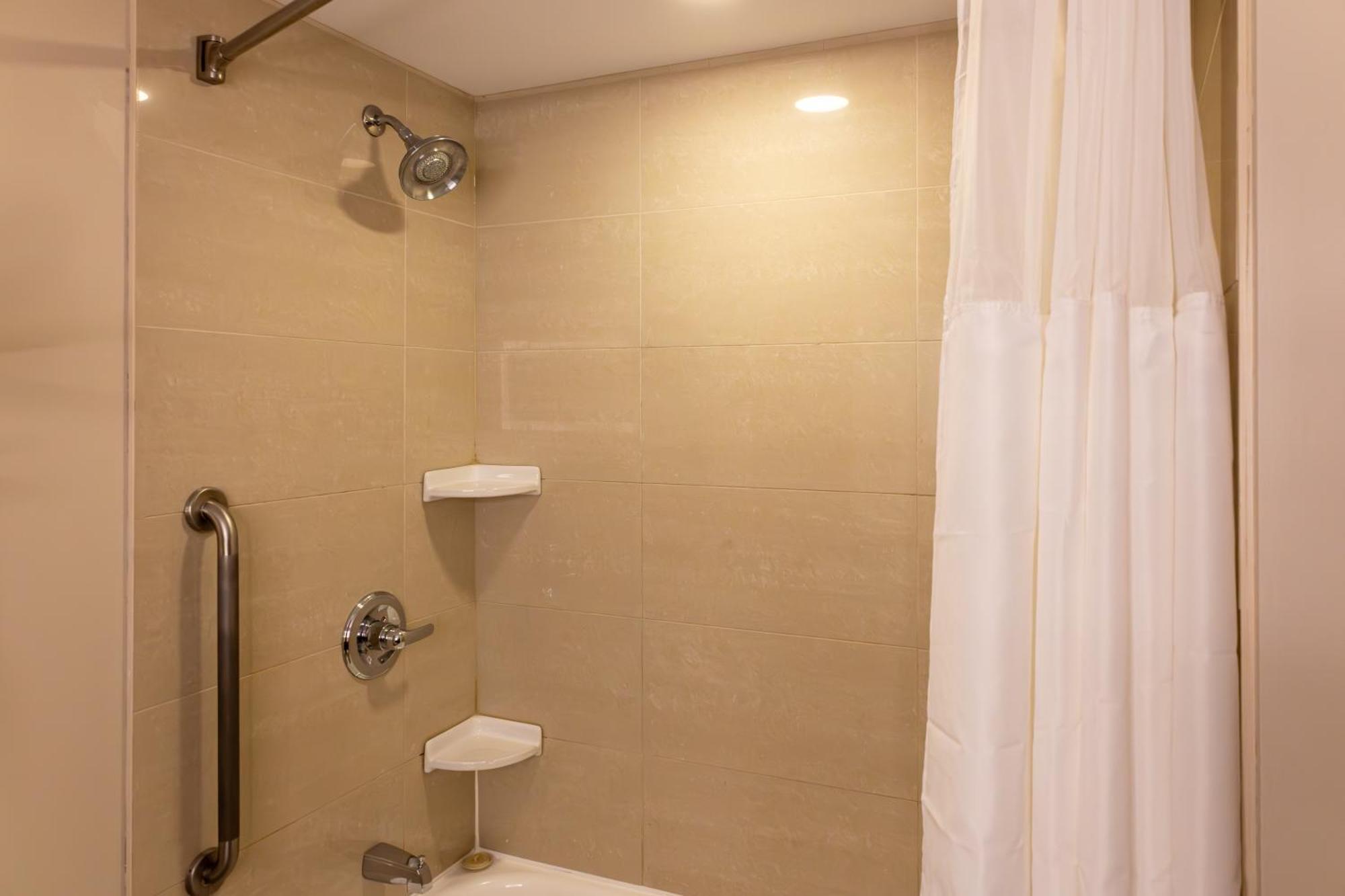 Holiday Inn Express Hotel & Suites Brockville By Ihg Esterno foto