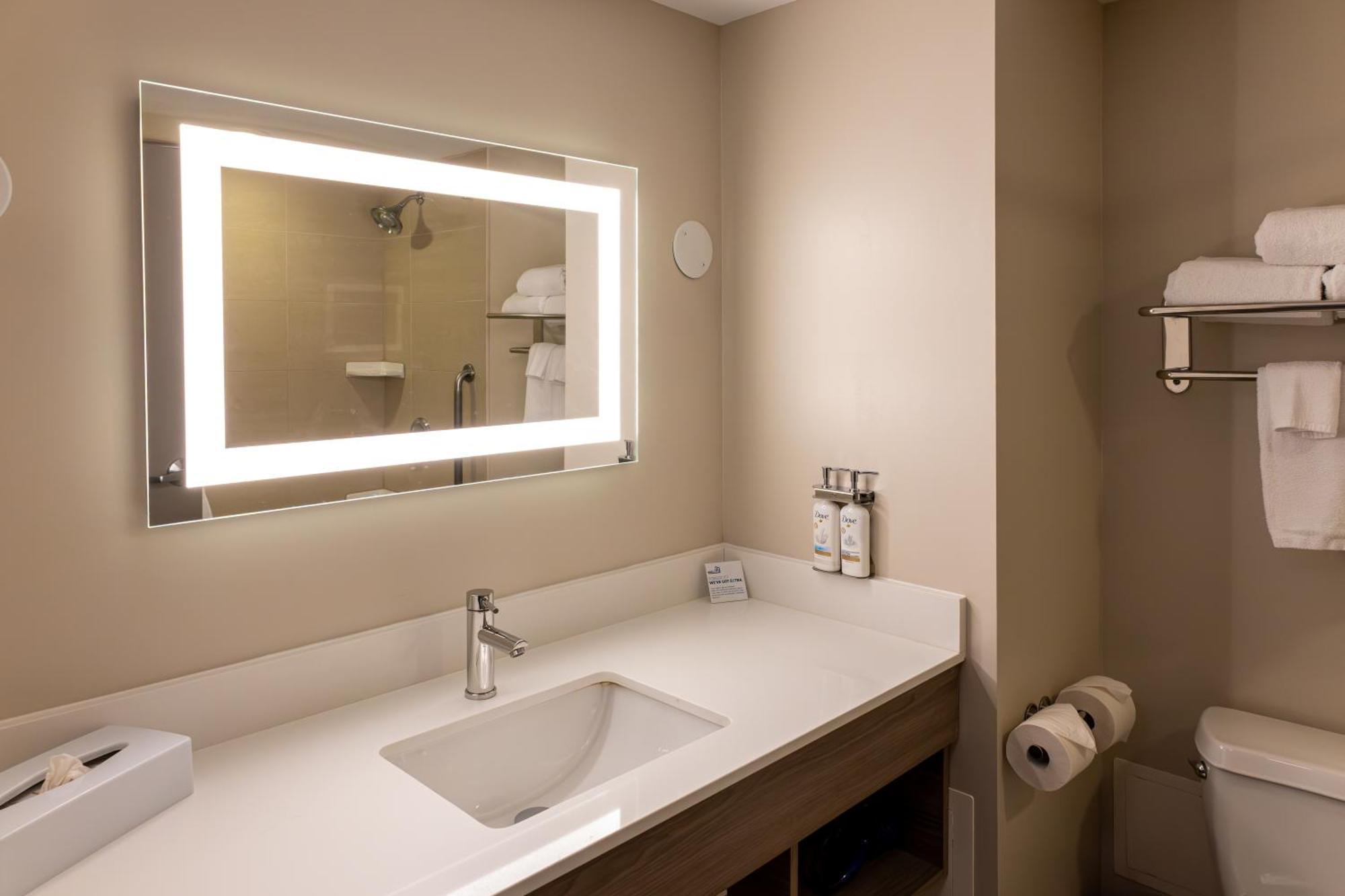 Holiday Inn Express Hotel & Suites Brockville By Ihg Esterno foto