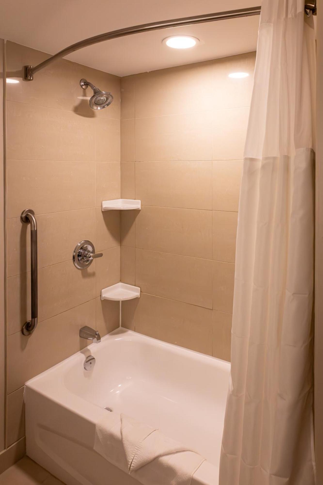 Holiday Inn Express Hotel & Suites Brockville By Ihg Esterno foto