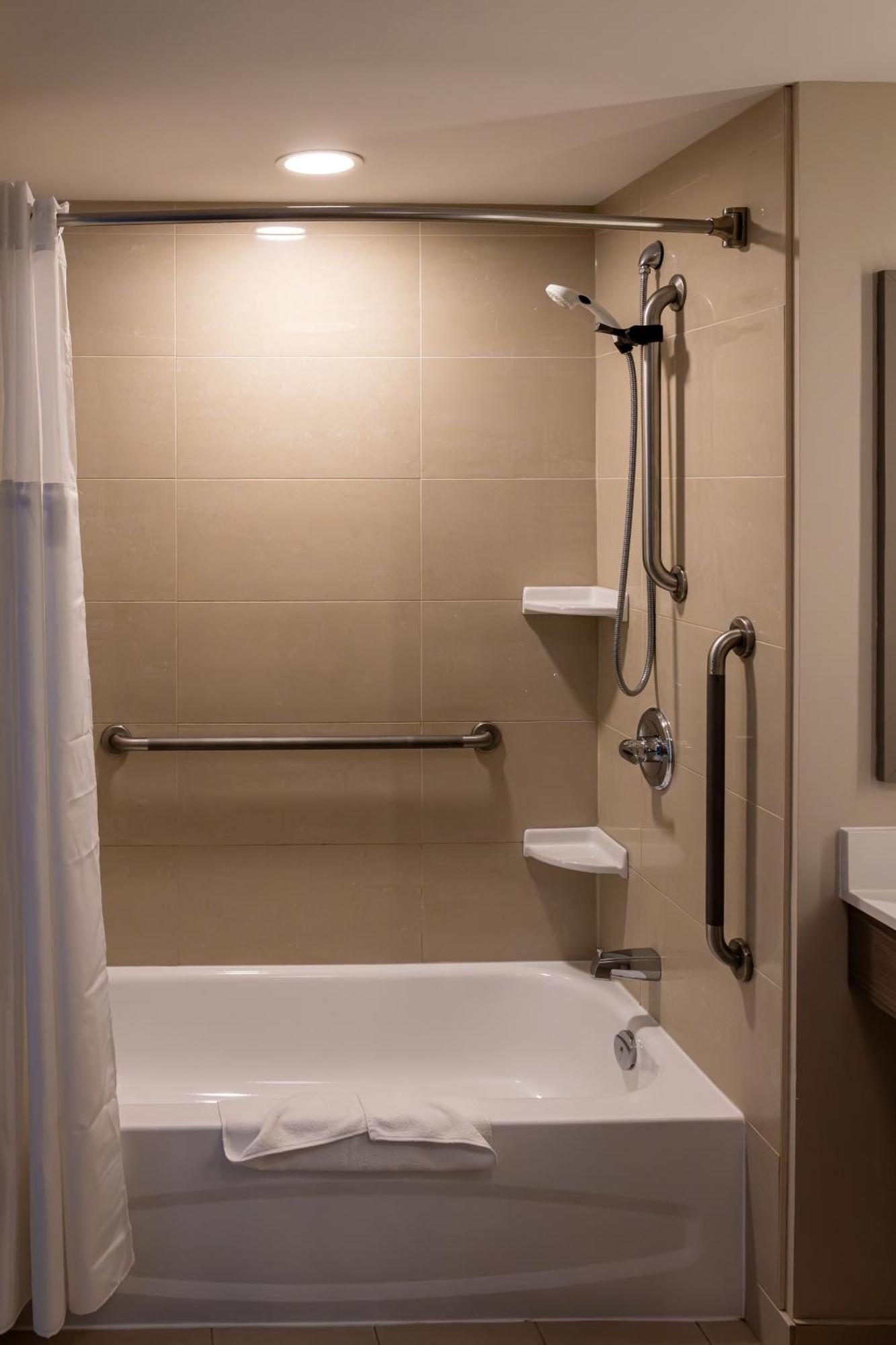 Holiday Inn Express Hotel & Suites Brockville By Ihg Esterno foto