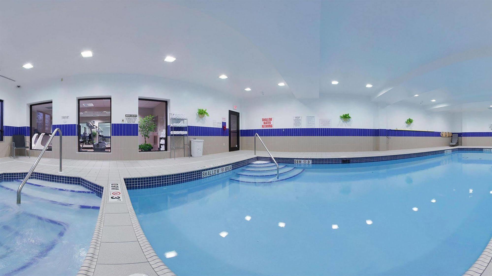 Holiday Inn Express Hotel & Suites Brockville By Ihg Esterno foto