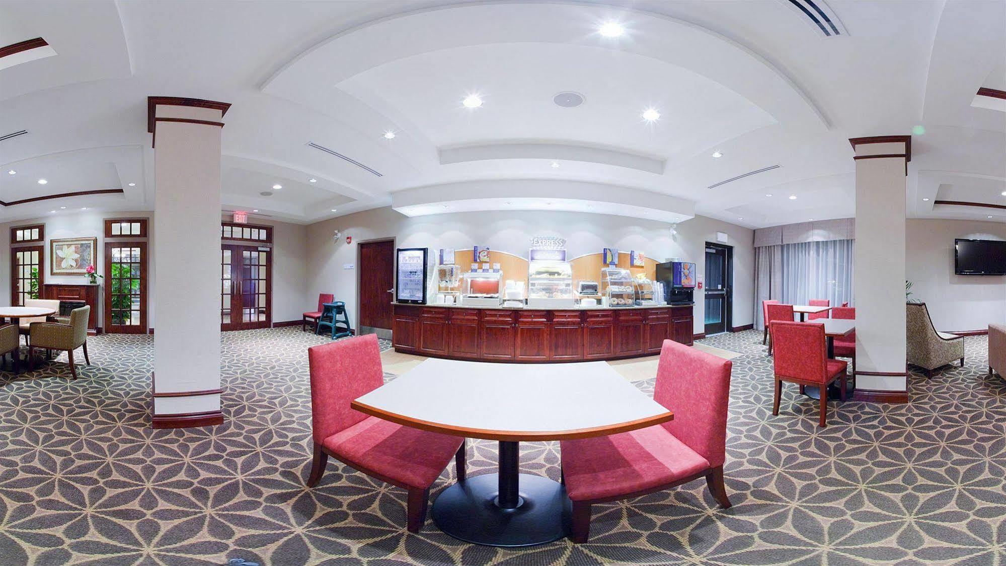 Holiday Inn Express Hotel & Suites Brockville By Ihg Esterno foto